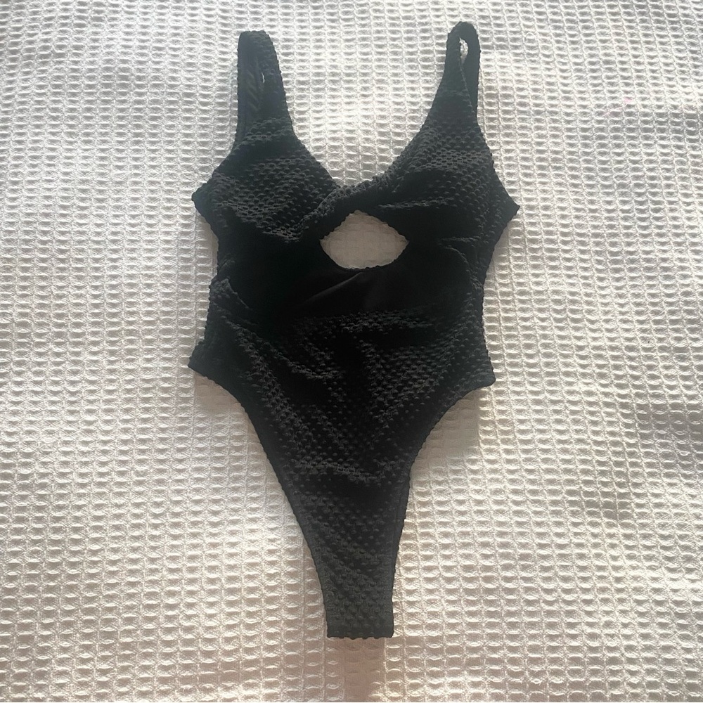 SHEIN black cutout twist front one piece swimsuit Large
